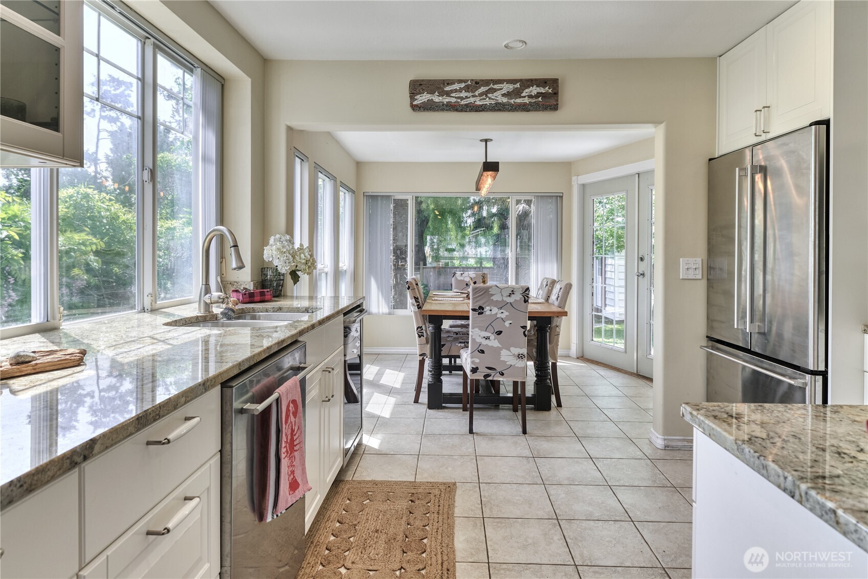 689 Deer Lane Point Roberts, WA 98281 - Photo 12 of 37
