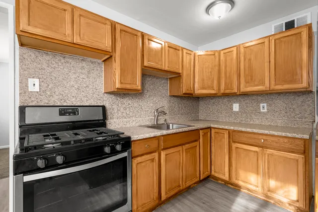 $1,595 | 24126 Dartmouth Street, Dearborn, MI 48124