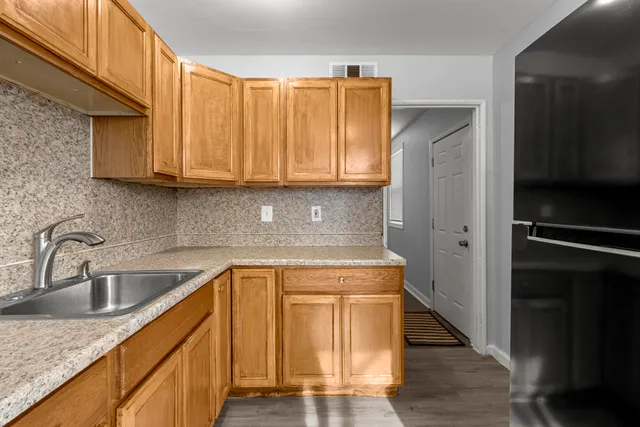 $1,595 | 24126 Dartmouth Street, Dearborn, MI 48124