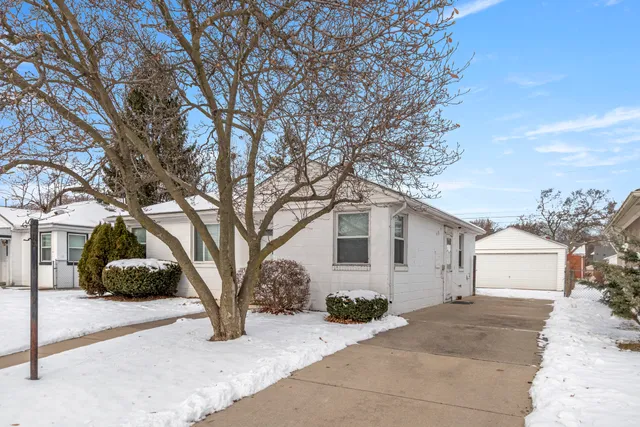 $1,595 | 24126 Dartmouth Street, Dearborn, MI 48124