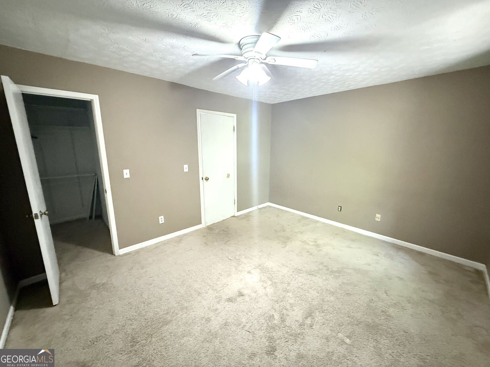 2949 Governors Court Marietta, GA 30066 - Photo 13 of 17 en empty room with fan and entrance