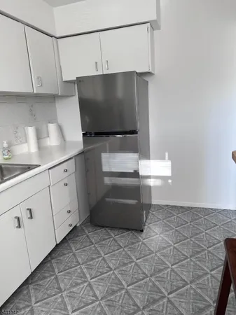 $2,400 | 1163 Valley Road, Unit B, Wayne, NJ 07470