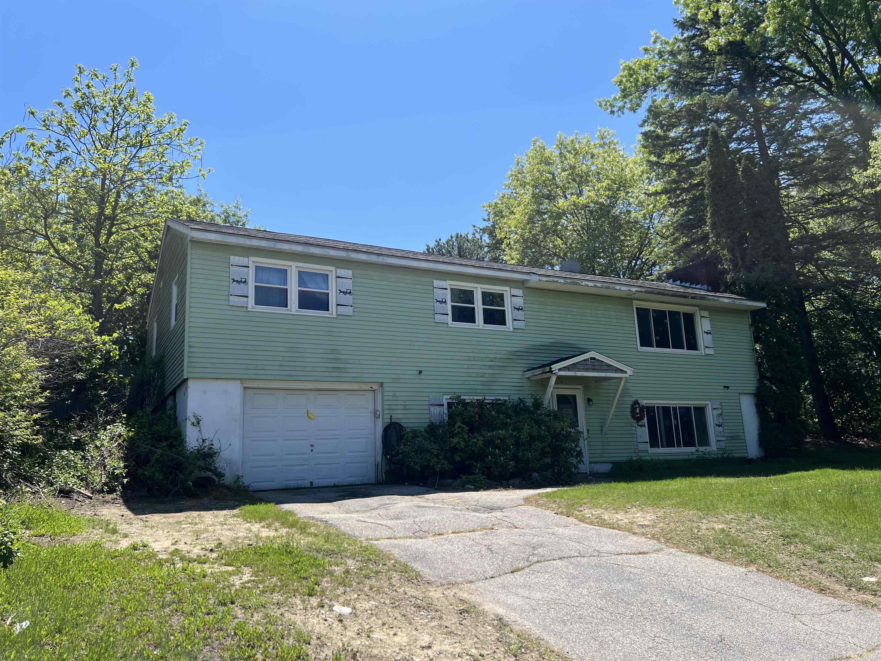 85 Weston Road Manchester, NH 03103 - Photo 2 of 24