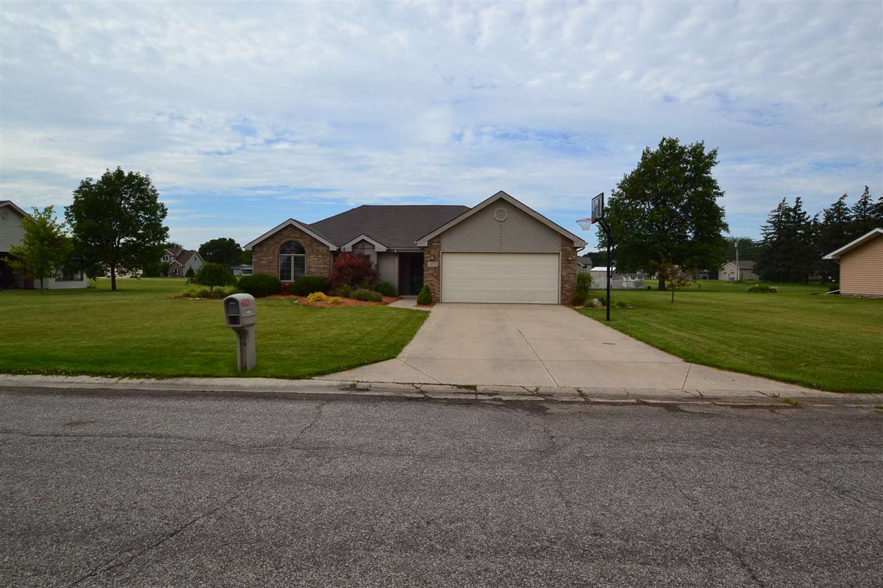409 West Liberty Street Butler, IN 46721 - Photo 2 of 25
