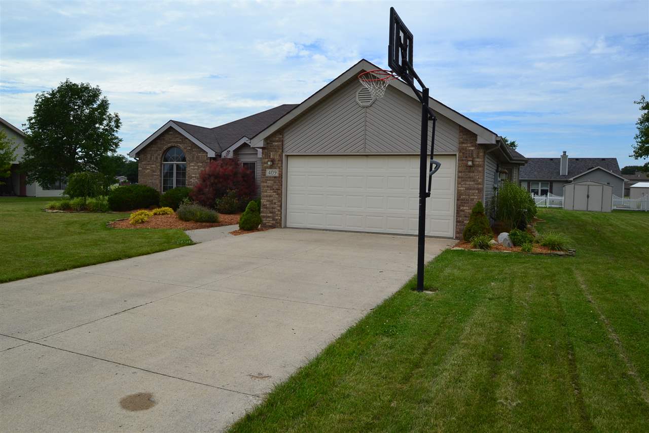 409 West Liberty Street Butler, IN 46721 - Photo 4 of 25