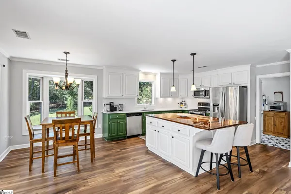 $565,900 | 408 West Peninsula Drive, Laurens, SC 29360