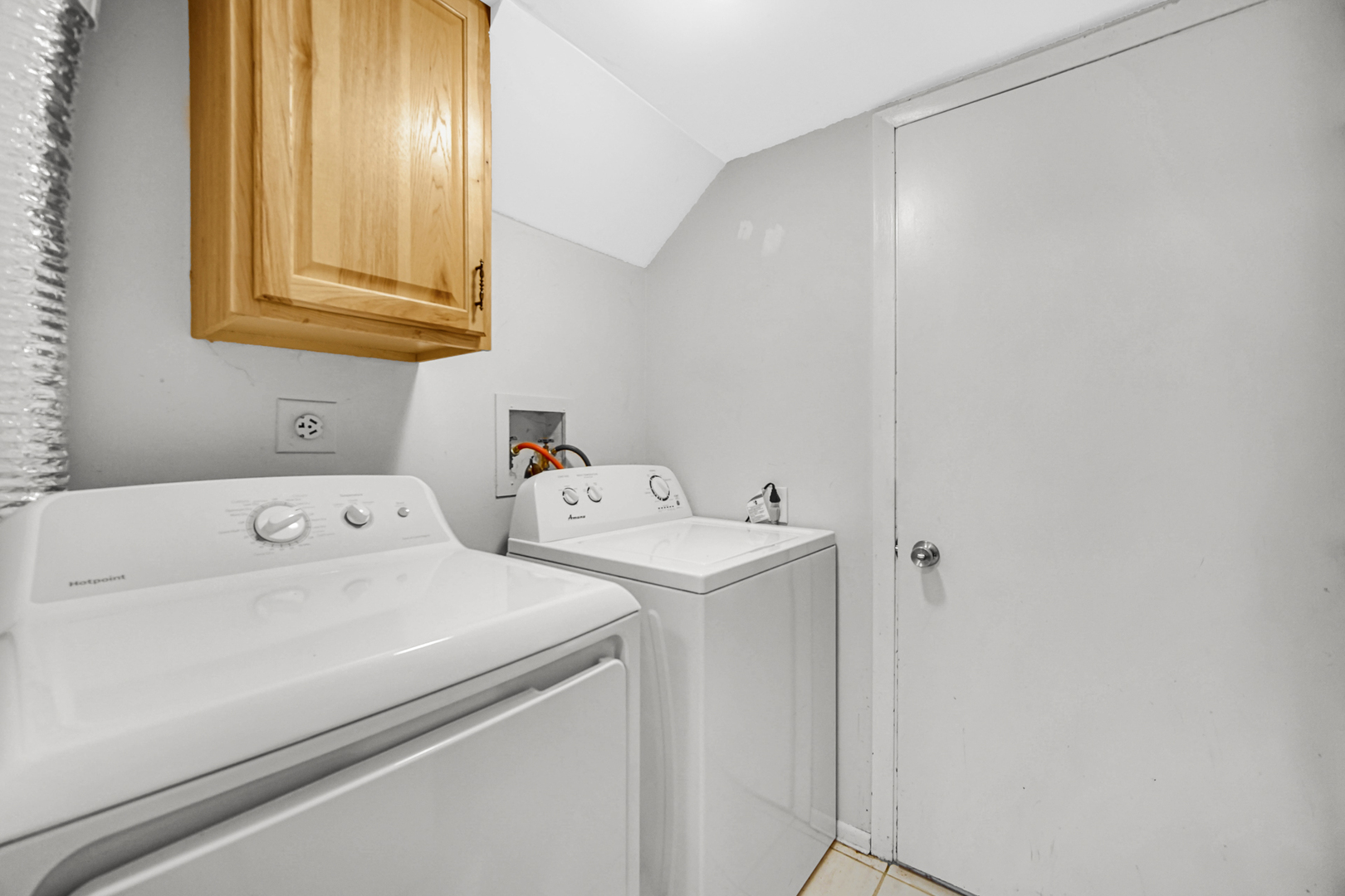 51 Churn Road Matteson, IL 60443 - Photo 18 of 20 a utility room with dryer and washer