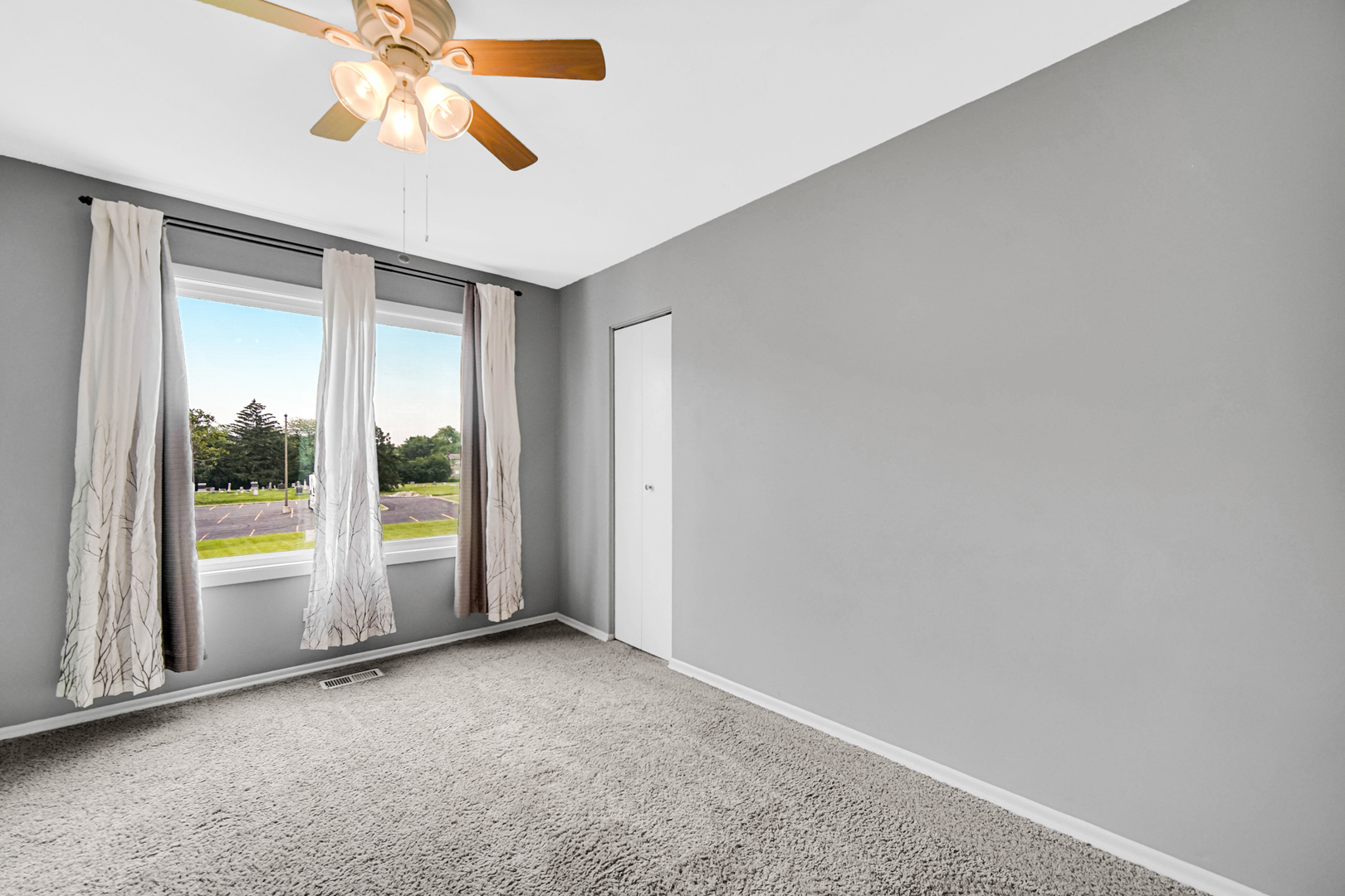 51 Churn Road Matteson, IL 60443 - Photo 5 of 20 an empty room with windows