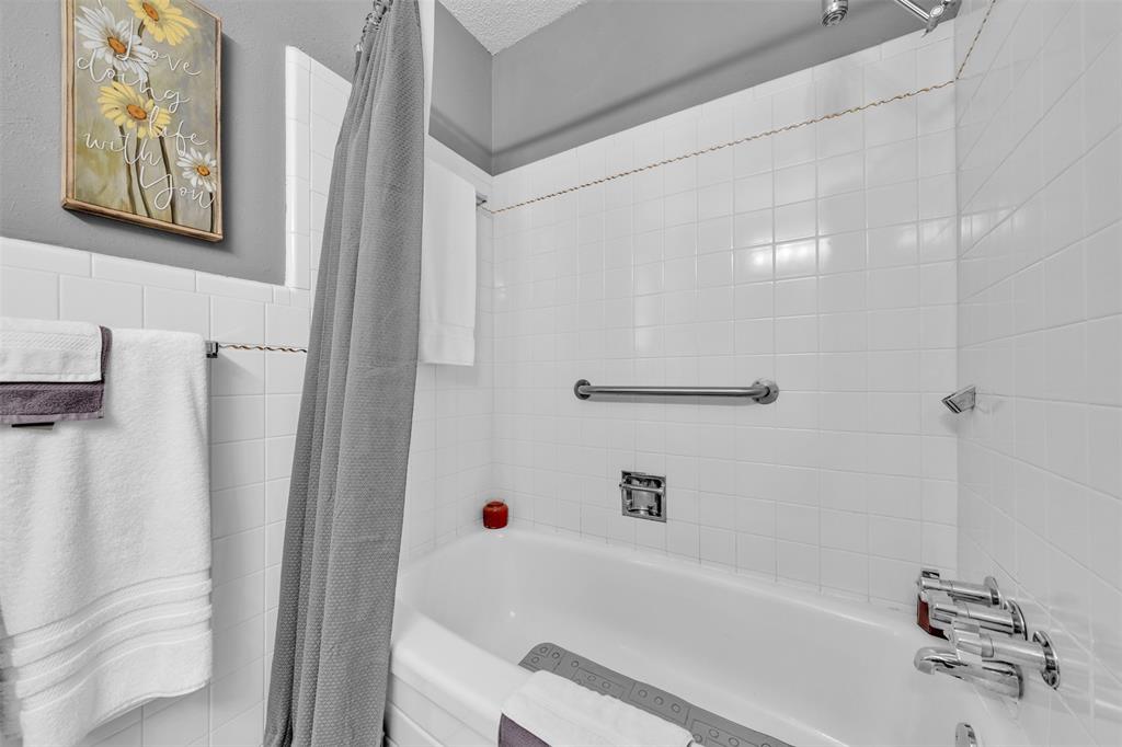 19 Page Street Hurst, TX 76053 - Photo 7 of 39