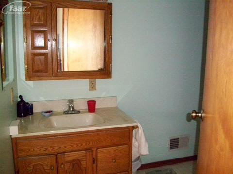 5377 Flushing Road Flushing, MI 48433 - Photo 7 of 23 20174713-6.JPG