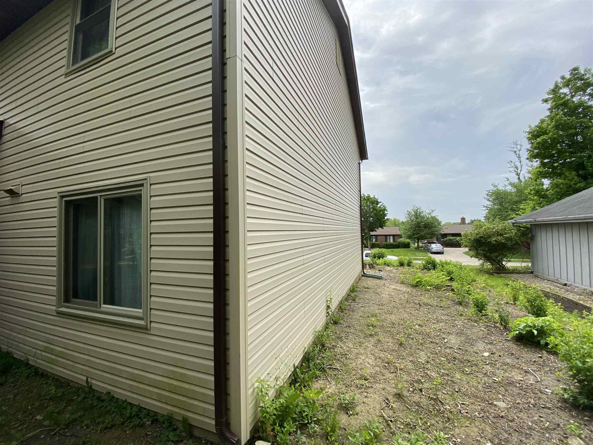 5631 Inland Trail Fort Wayne, IN 46825 - Photo 3 of 33