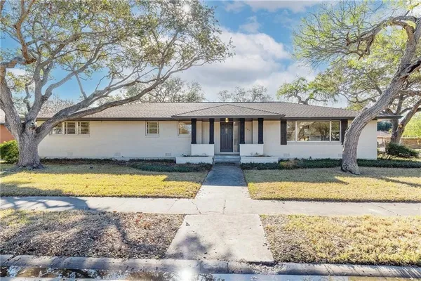 $2,400 | 361 Williamson Place, Corpus Christi, TX 78411