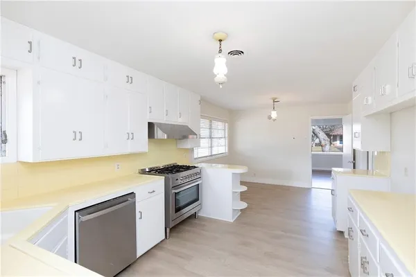 $2,400 | 361 Williamson Place, Corpus Christi, TX 78411