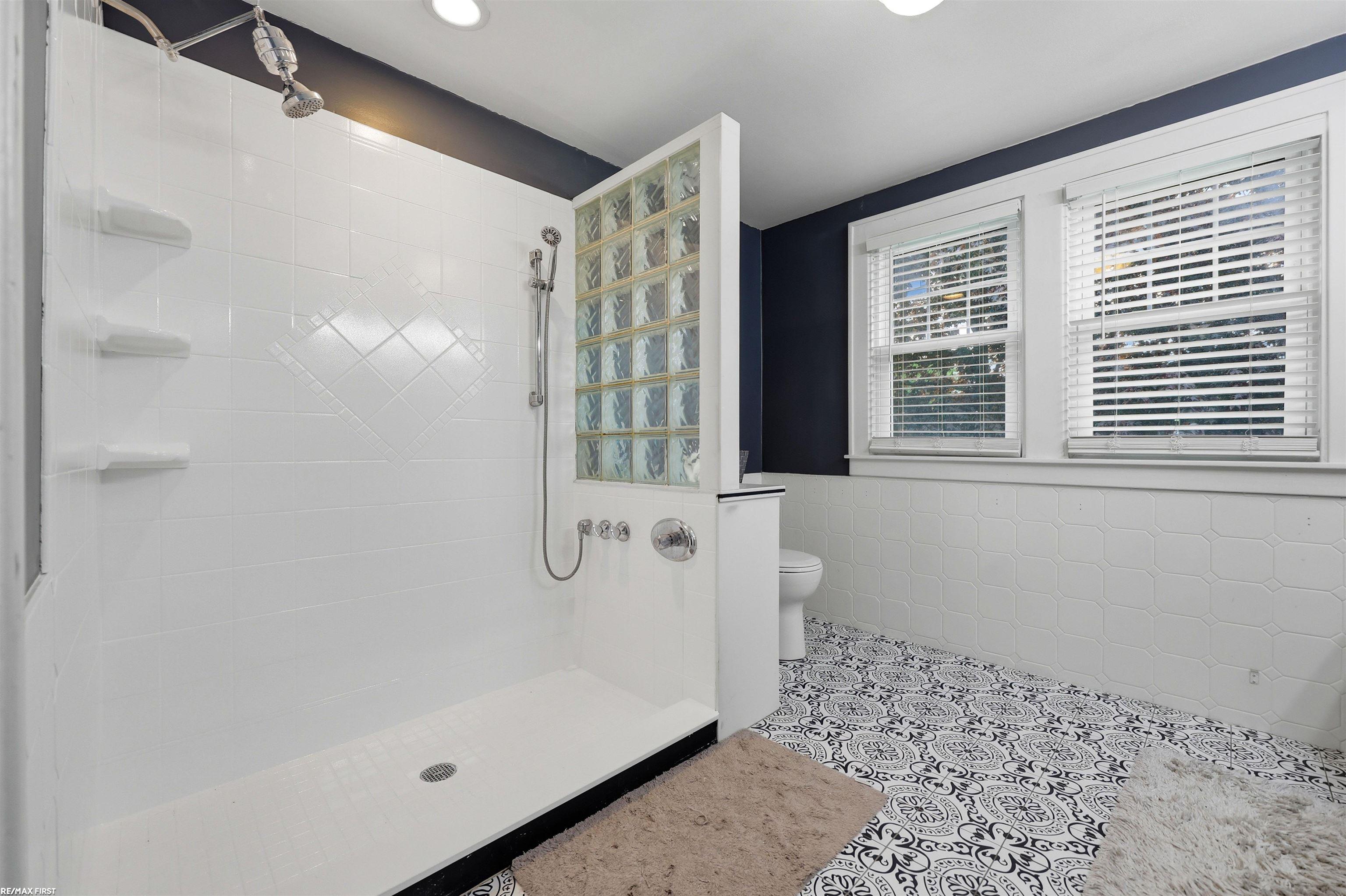 8490 Clinton River Road Sterling Heights, MI 48314 - Photo 25 of 61