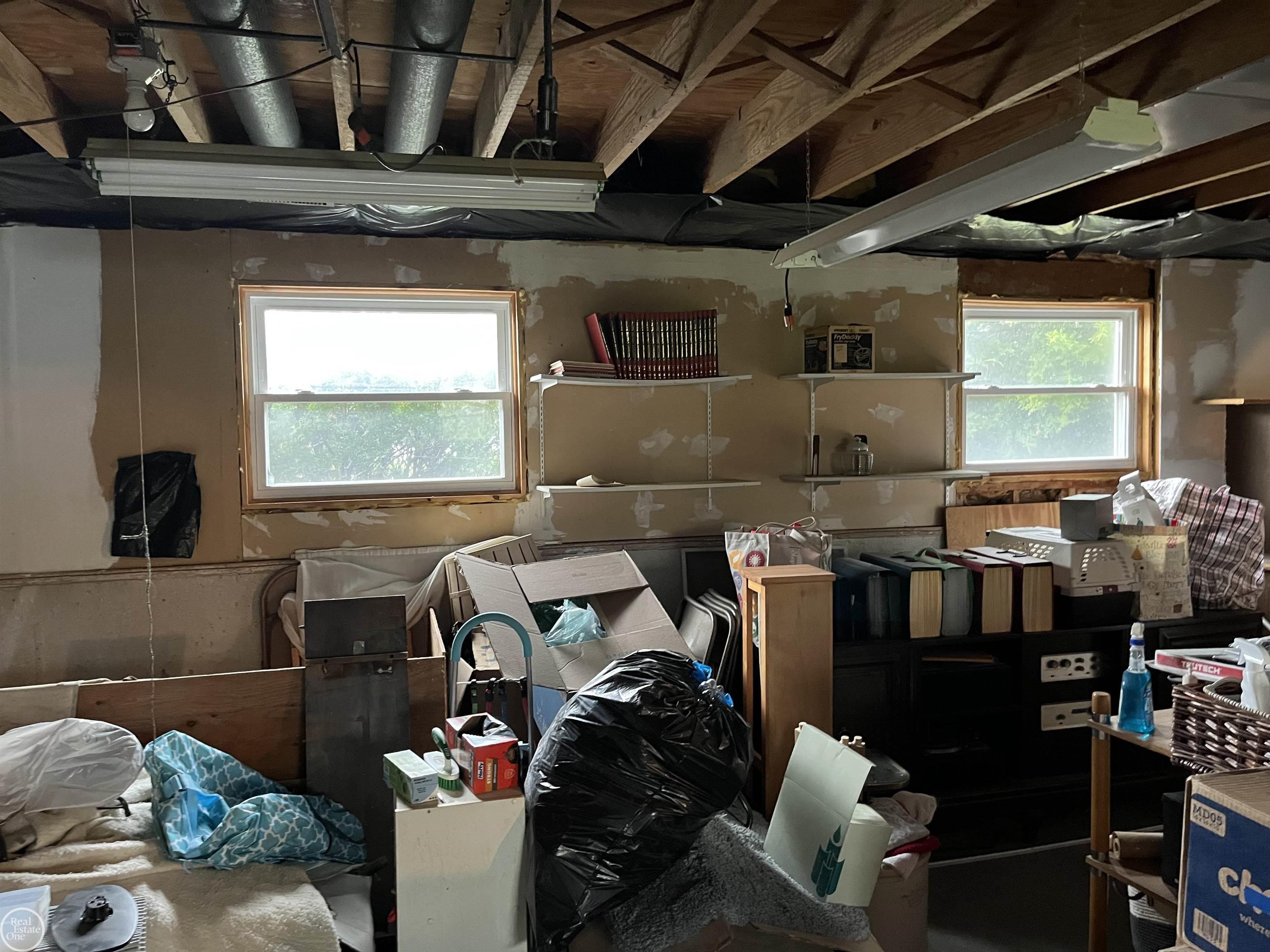976 Hadley Road Rochester, MI 48307 - Photo 25 of 26 50107204-24.JPG