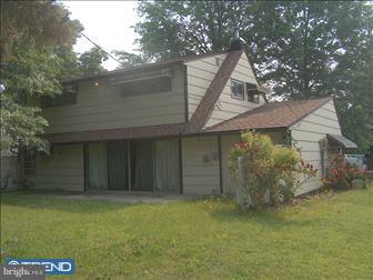 17 High Road Levittown, PA 19056 - Photo 2 of 6 Exterior Back