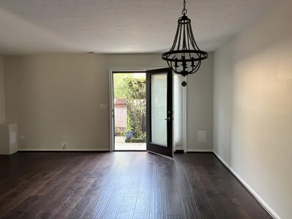 $1,950 | 2802 Churchill Drive, Unit 33, Columbus, OH 43221