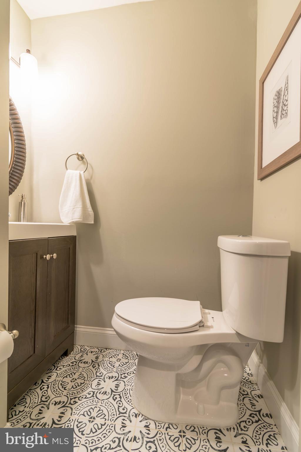 816 Cedarcroft Road Baltimore, MD 21212 - Photo 17 of 30 Half Bath on the main level