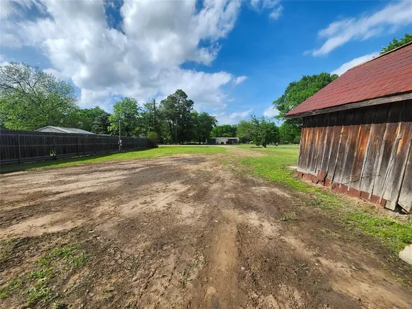 a view of a backyard of the house