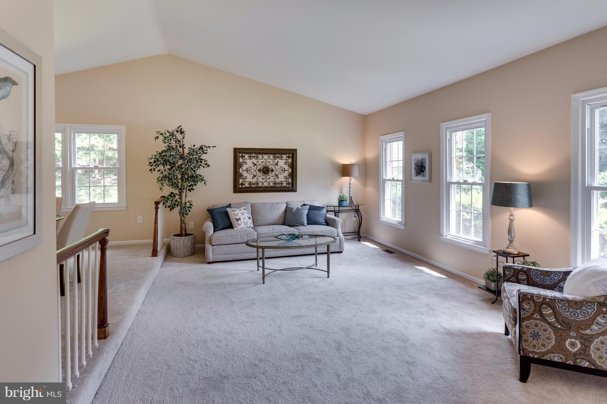 9803 Natick Road Burke, VA 22015 - Photo 2 of 29 Living Room