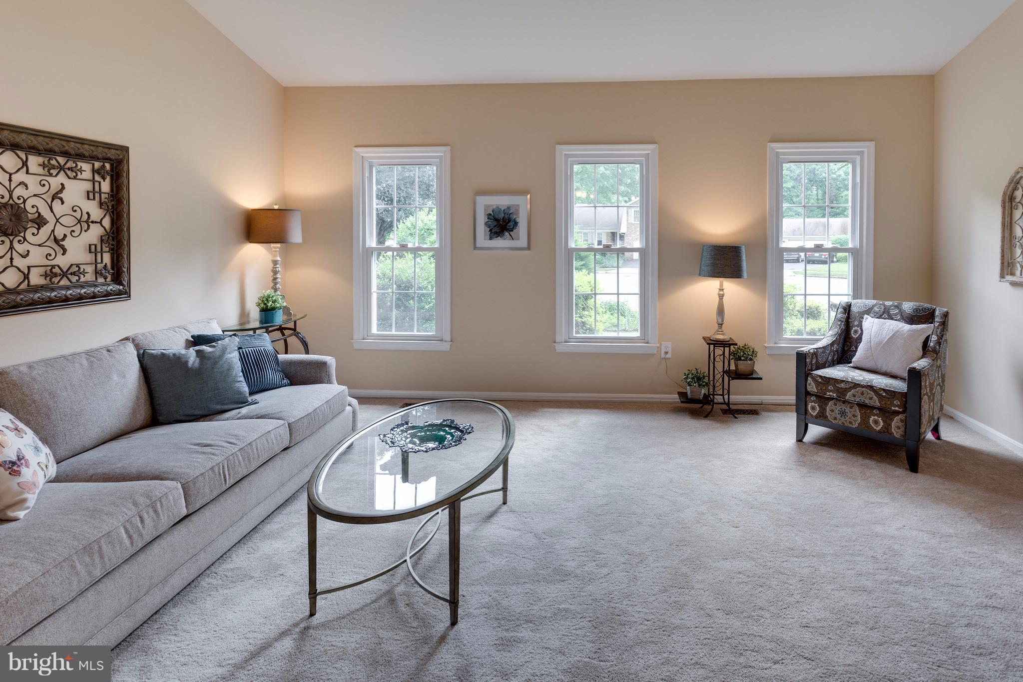 9803 Natick Road Burke, VA 22015 - Photo 3 of 29 Living Room