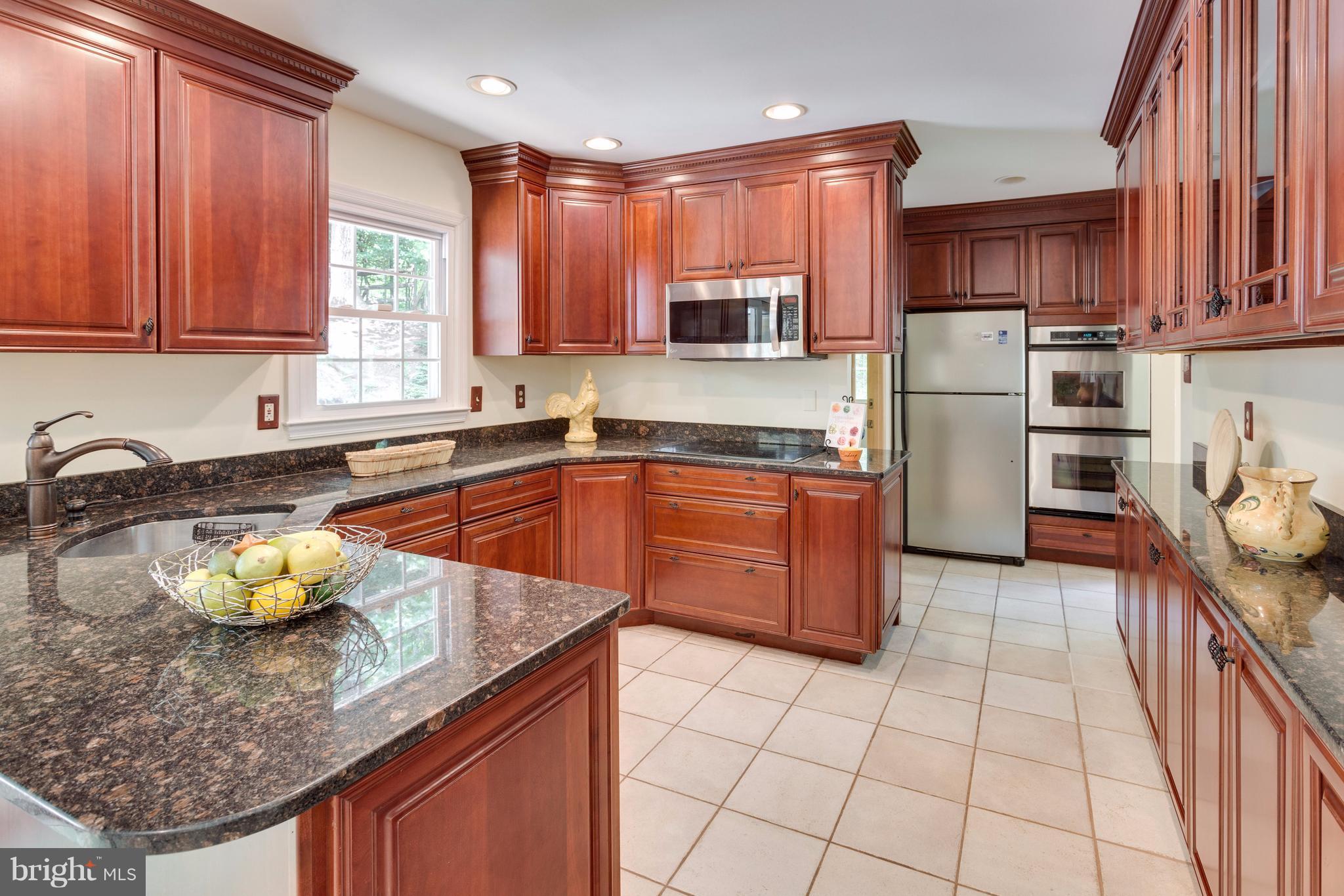 9803 Natick Road Burke, VA 22015 - Photo 5 of 29 Kitchen
