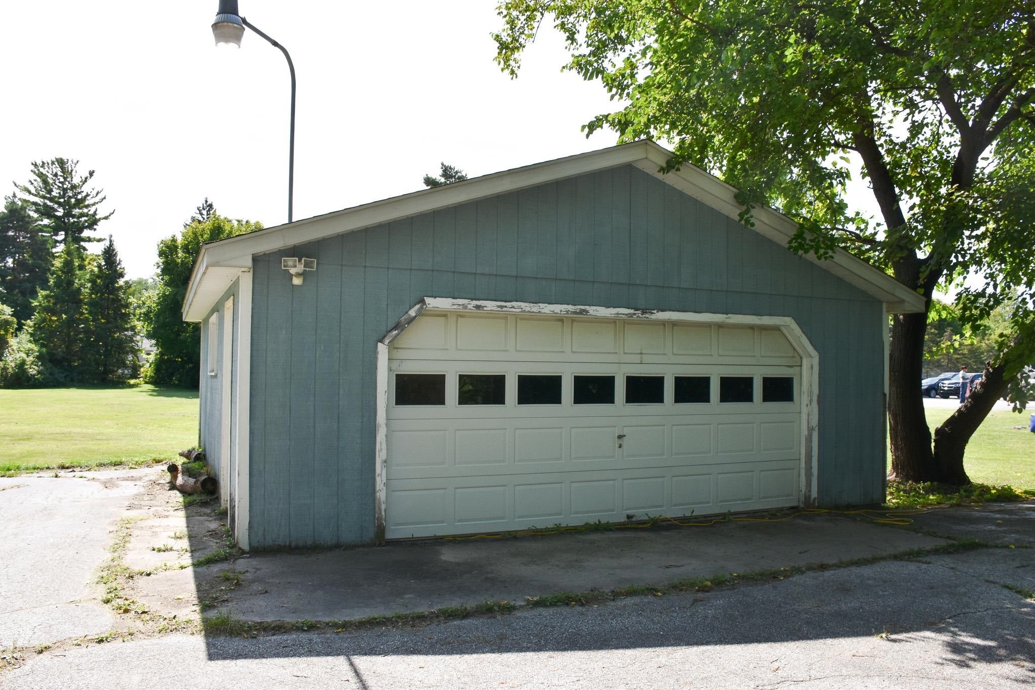 2085 Shattuck Road Saginaw, MI 48603 - Photo 2 of 20 Gallery Image 2