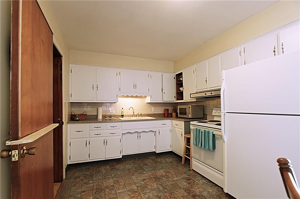 2406 East Thompson Road Indianapolis, IN 46227 - Photo 8 of 25 Gallery Image 8