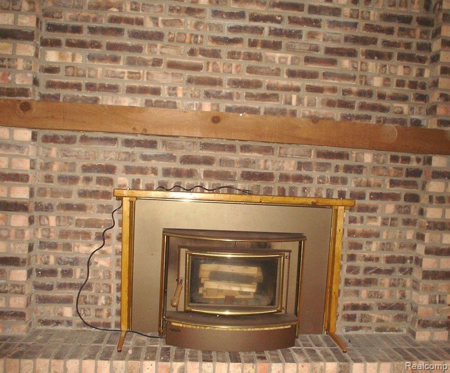 6280 Shappie Road Clarkston, MI 48348 - Photo 13 of 20 SHAPPIE FAMILY ROOM FIREPLACE.JP