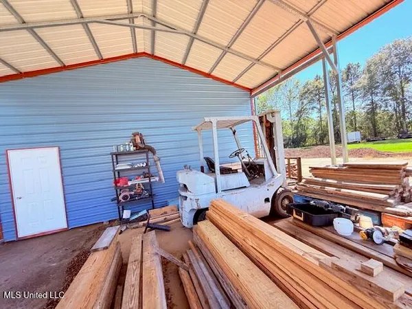 $259,000 | 608 East 98th Highway, Tylertown, MS 39667