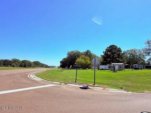 $259,000 | 608 East 98th Highway, Tylertown, MS 39667