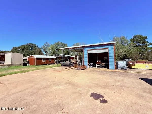 $259,000 | 608 East 98th Highway, Tylertown, MS 39667