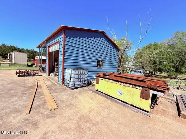 $259,000 | 608 East 98th Highway, Tylertown, MS 39667