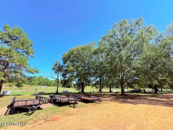 $259,000 | 608 East 98th Highway, Tylertown, MS 39667