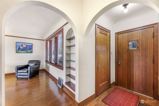 a view of a livingroom with furniture and windows