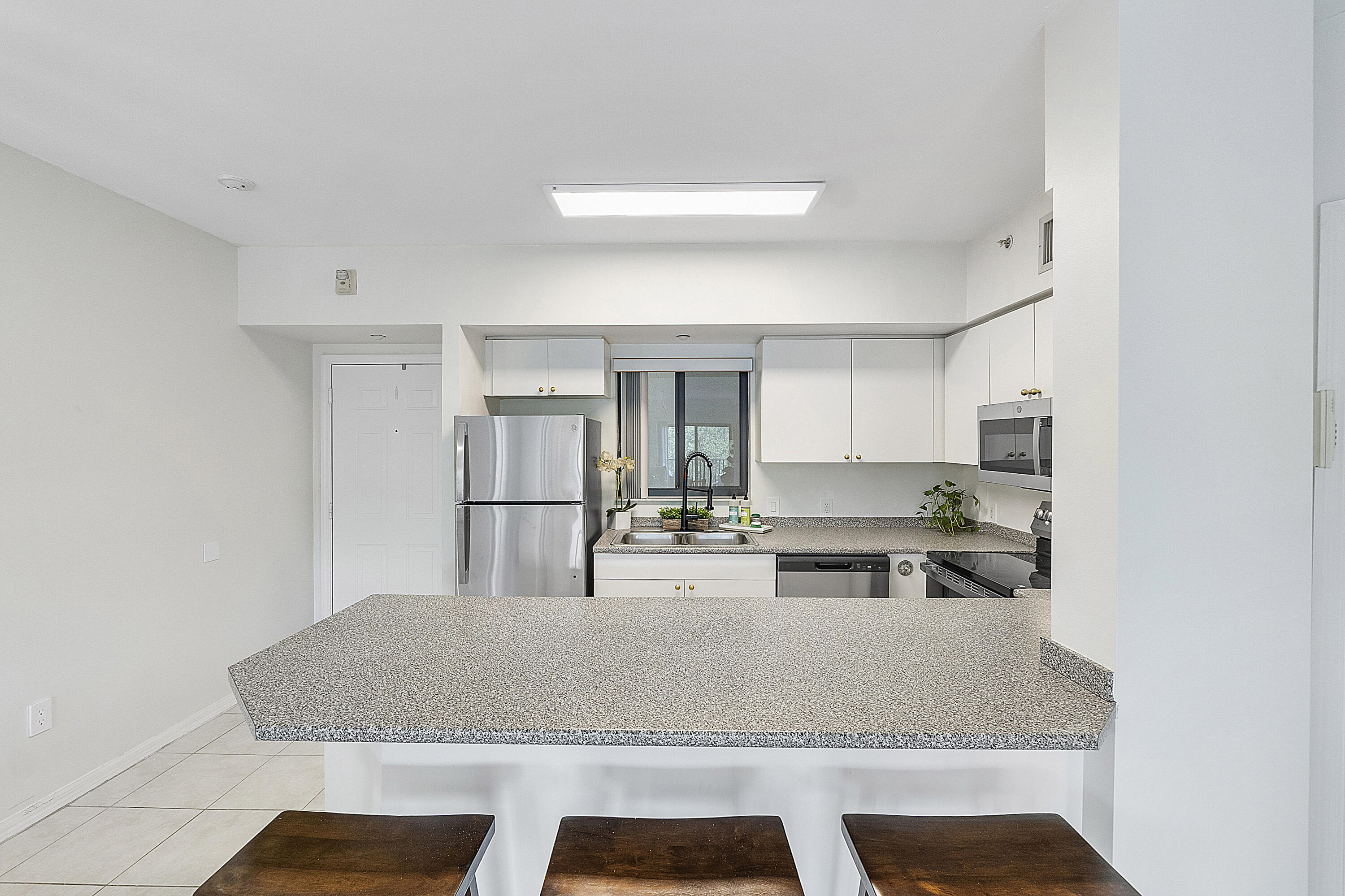 2105 Lavers Circle, Unit 305 Delray Beach, FL 33444 - Photo 20 of 43 2105 Lavers Cir_027