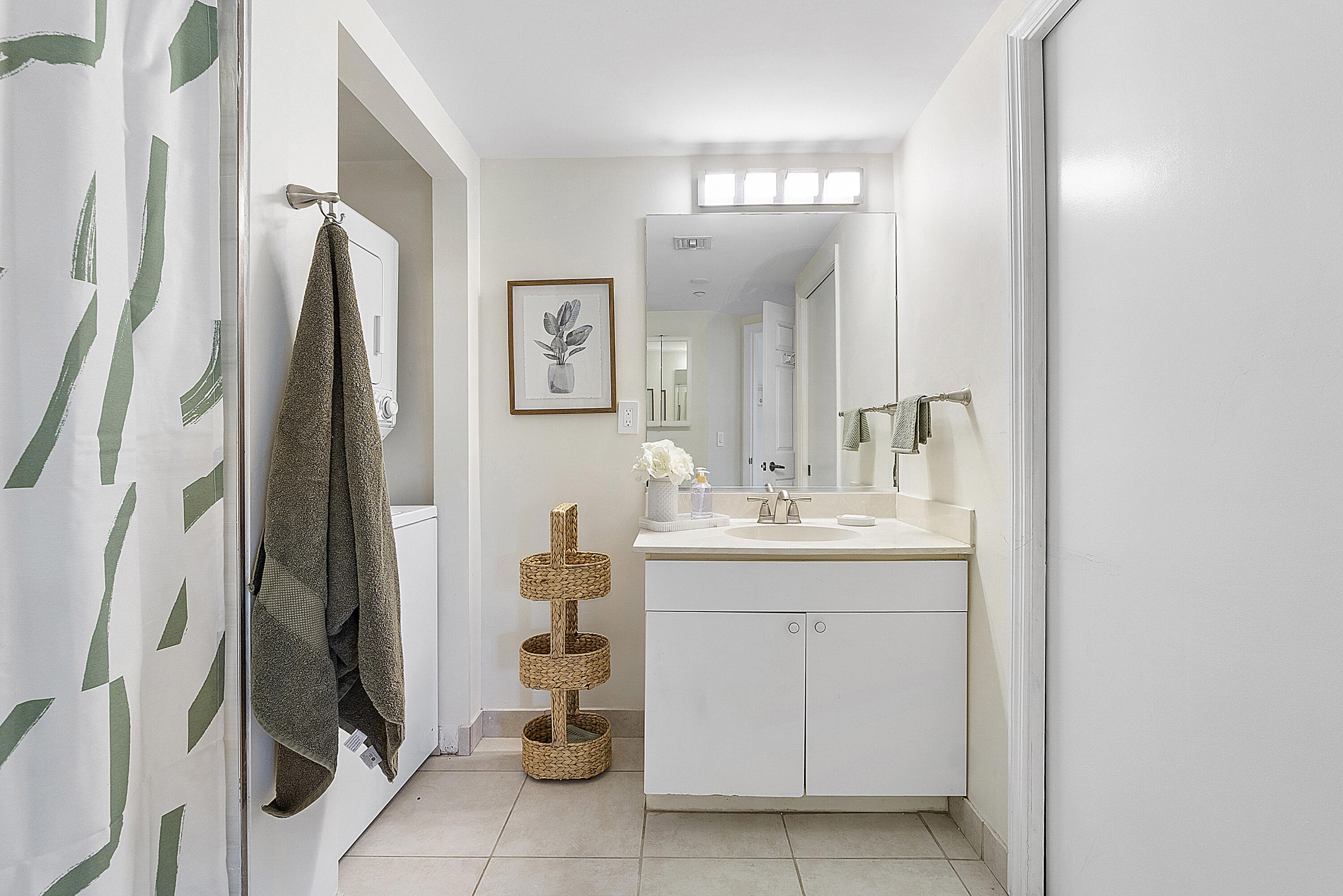 2105 Lavers Circle, Unit 305 Delray Beach, FL 33444 - Photo 30 of 43 2105 Lavers Cir_039