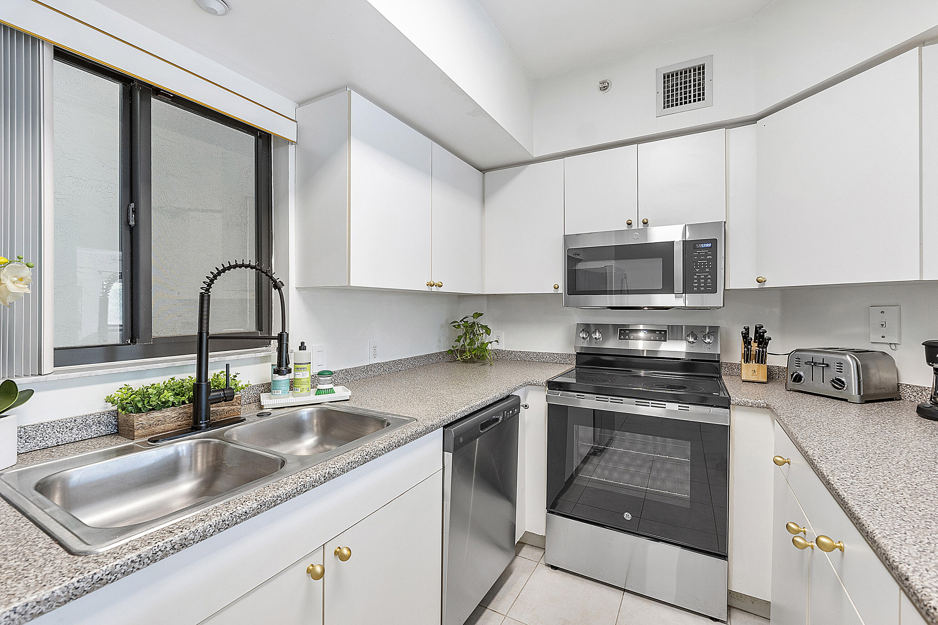 2105 Lavers Circle, Unit 305 Delray Beach, FL 33444 - Photo 3 of 43 2105 Lavers Cir_015