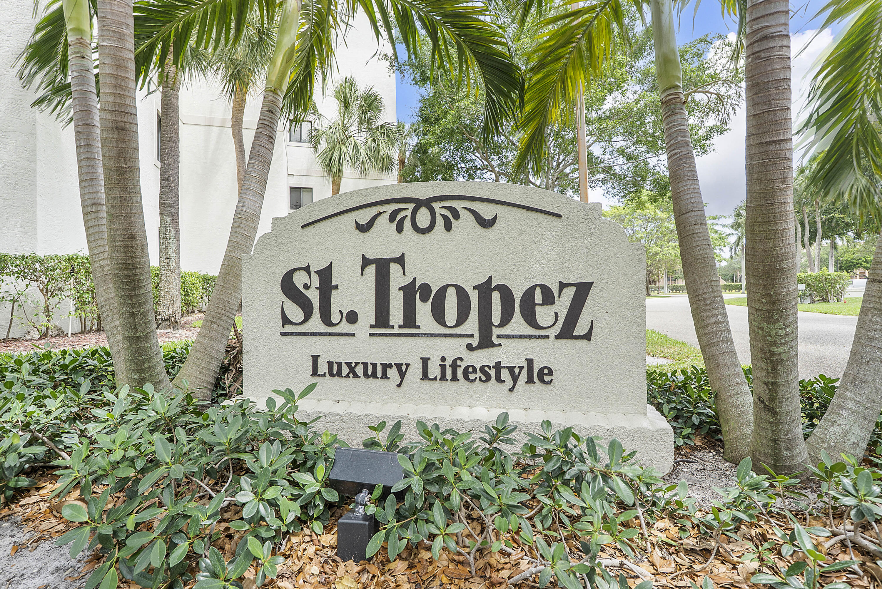 2105 Lavers Circle, Unit 305 Delray Beach, FL 33444 - Photo 32 of 43 2105 Lavers Cir_041