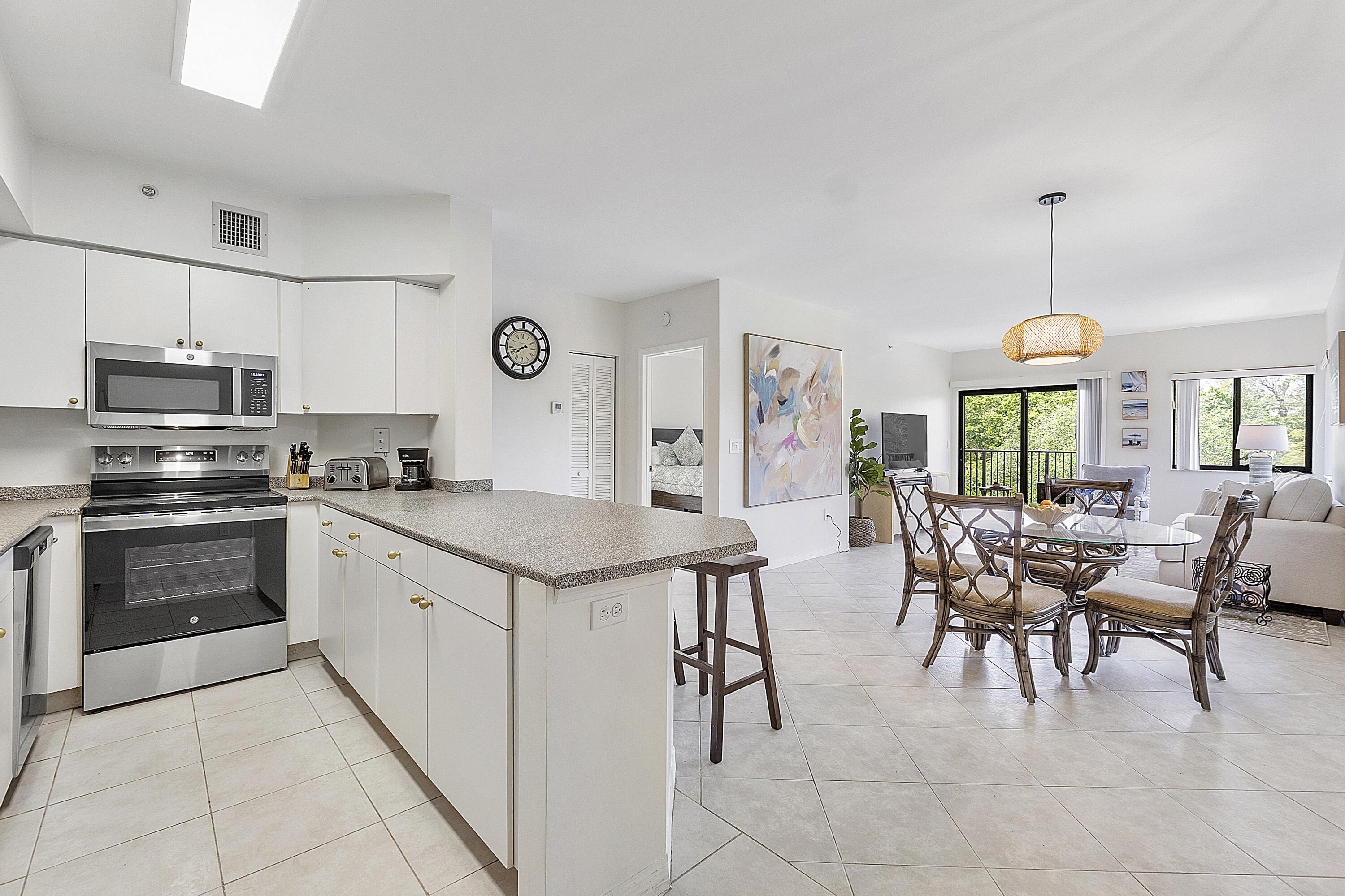 2105 Lavers Circle, Unit 305 Delray Beach, FL 33444 - Photo 4 of 43 2105 Lavers Cir_012