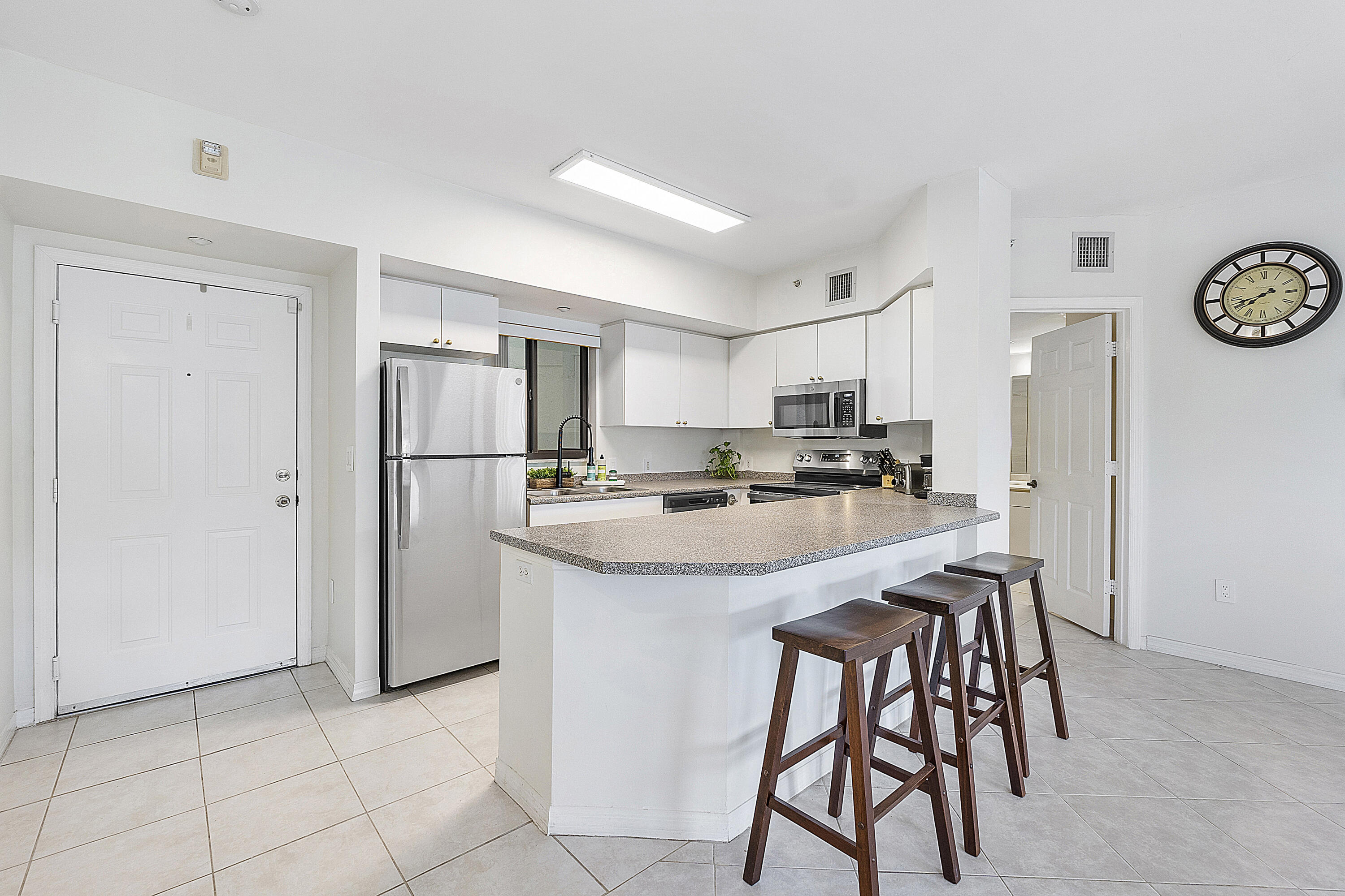 2105 Lavers Circle, Unit 305 Delray Beach, FL 33444 - Photo 8 of 43 2105 Lavers Cir_013