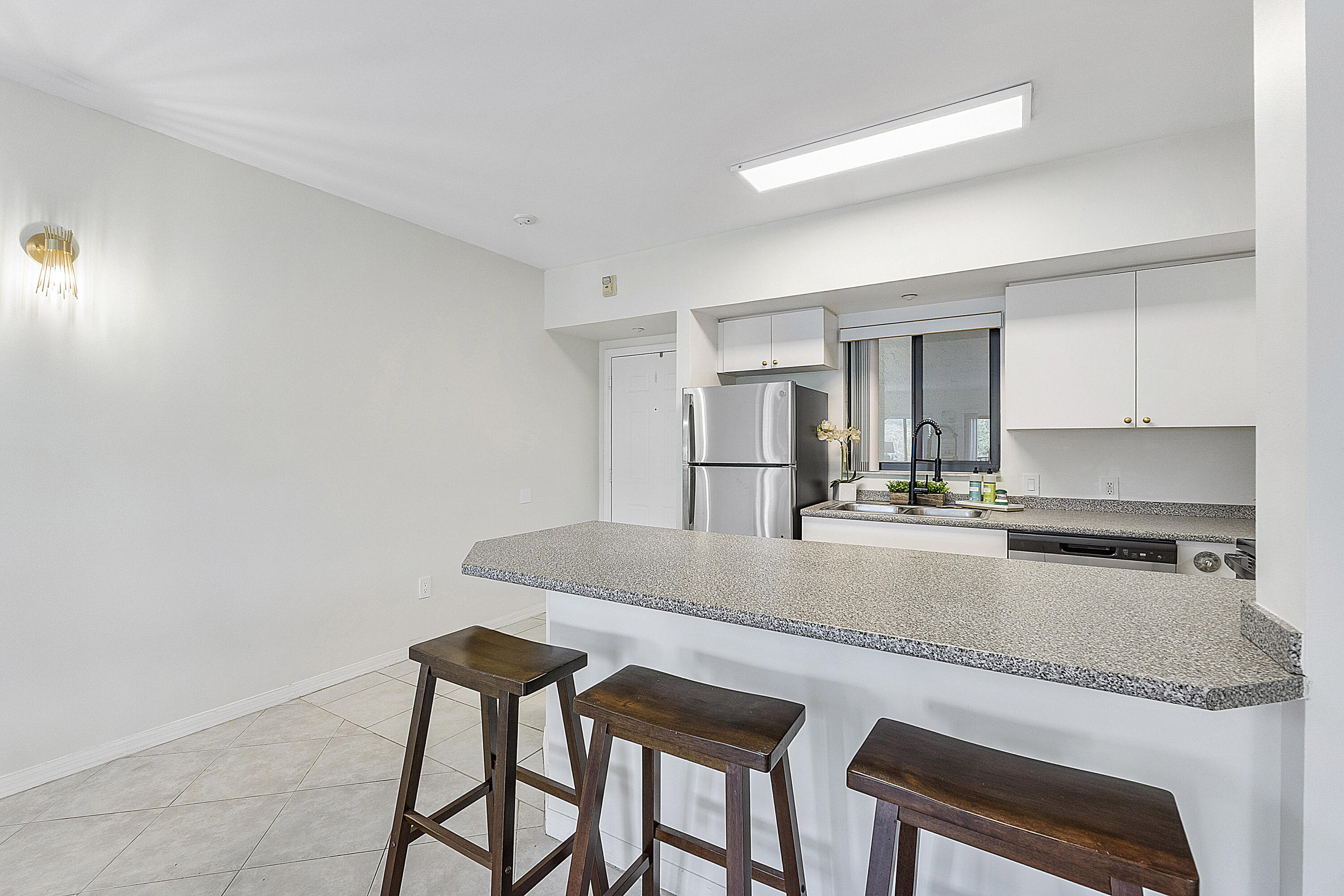 2105 Lavers Circle, Unit 305 Delray Beach, FL 33444 - Photo 9 of 43 2105 Lavers Cir_014