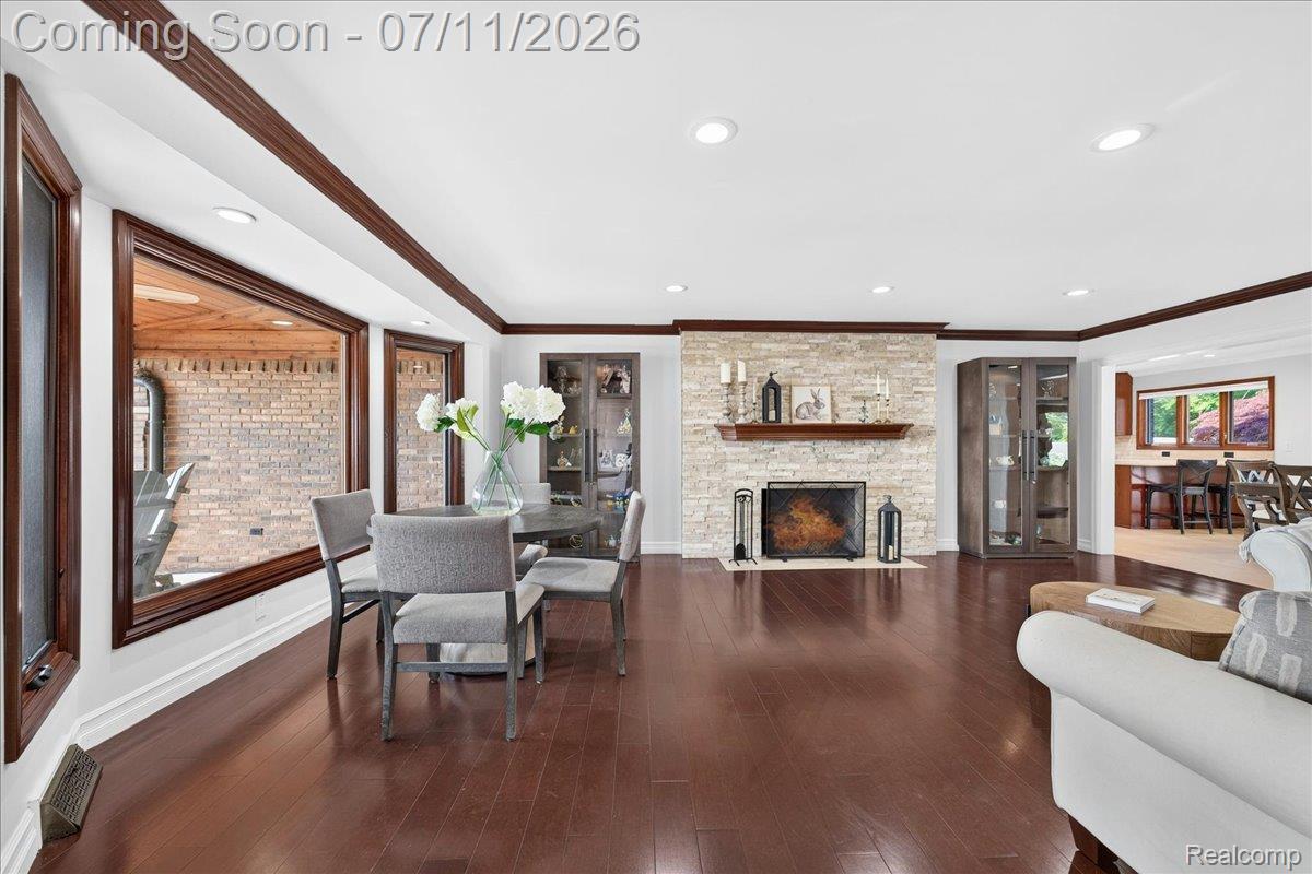 23750 East River Road Grosse Ile, MI 48138 - Photo 3 of 54 03-Metro Shores Media_005.jpg