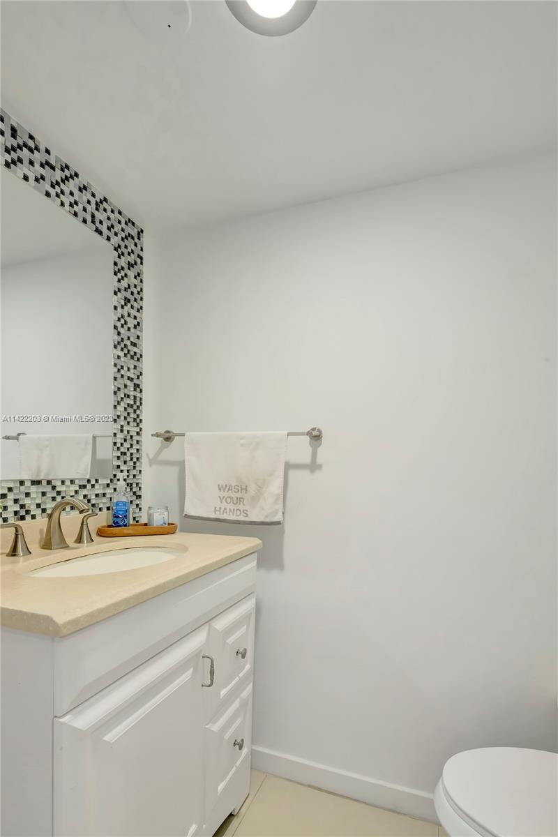 555 Northeast 15th Street, Unit 20B Miami, FL 33132 - Photo 8 of 33 a bathroom with a sink and a toilet