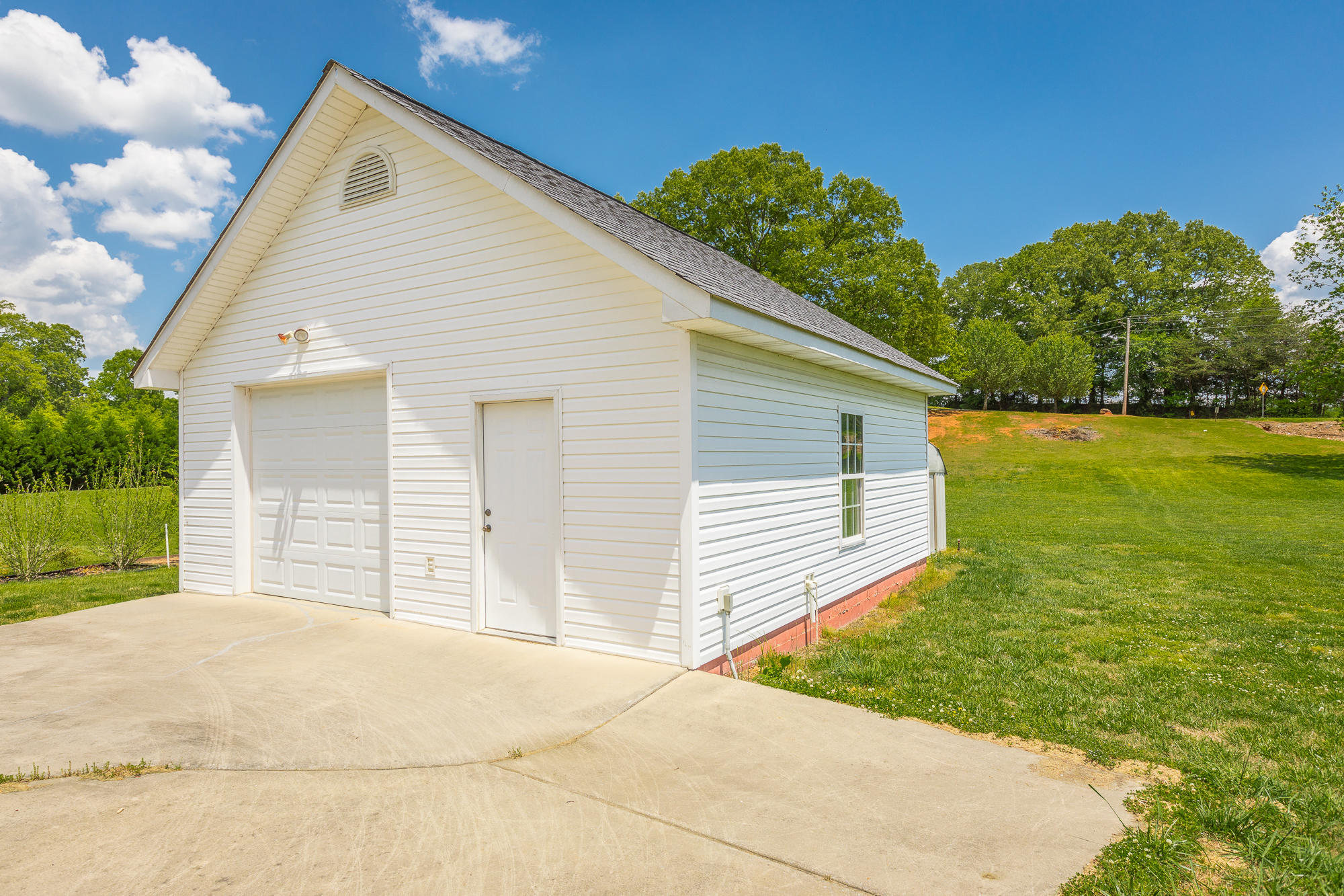 250 Shady Grove Road Sequatchie, TN 37374 - Photo 44 of 46 Detached Workshop