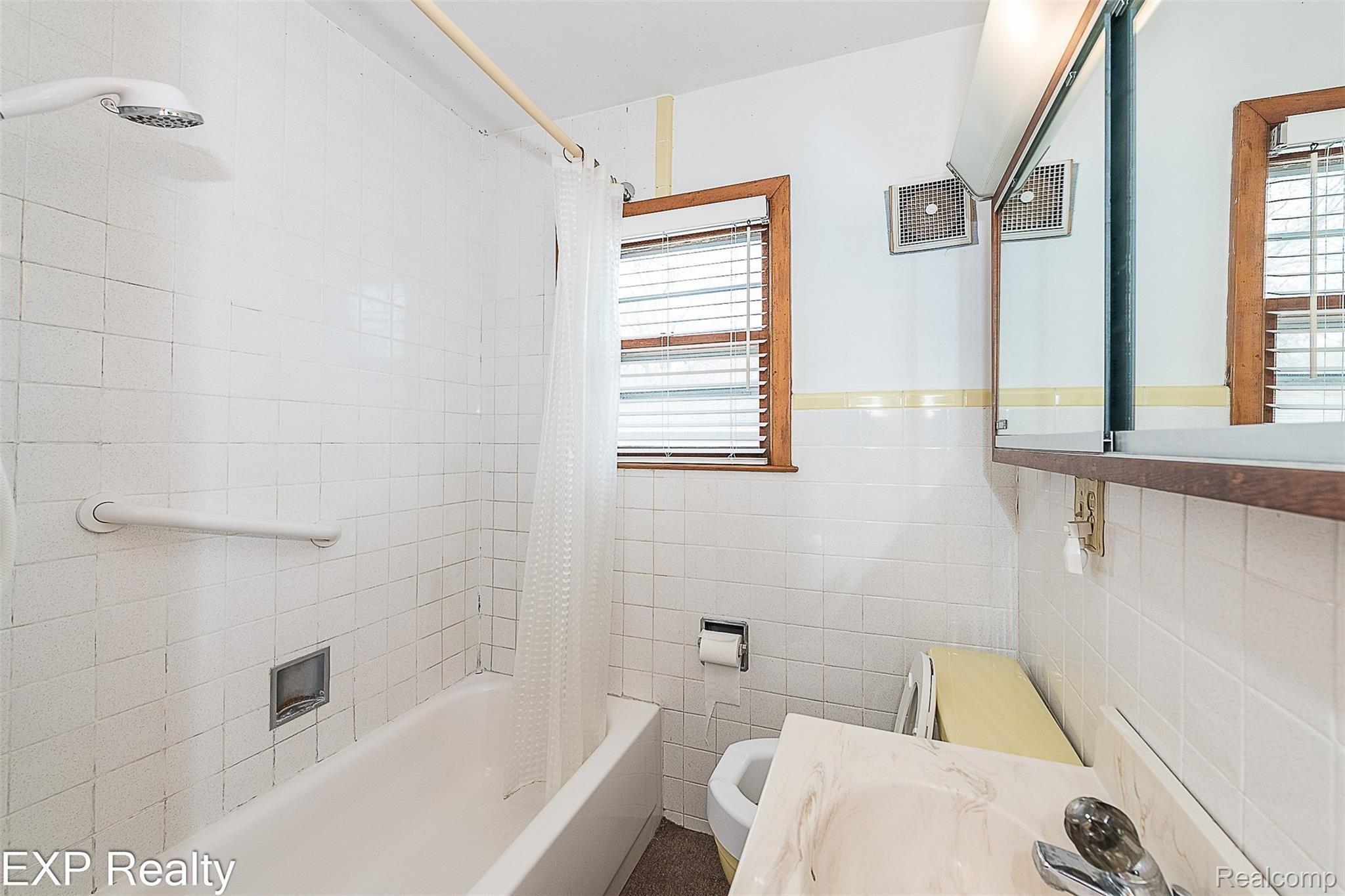 4360 Marcus Road Waterford, MI 48329 - Photo 18 of 21 DSC_1676.jpg