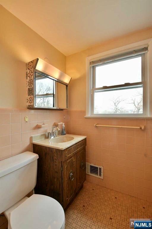 628 River Road Teaneck, NJ 07666 - Photo 15 of 22