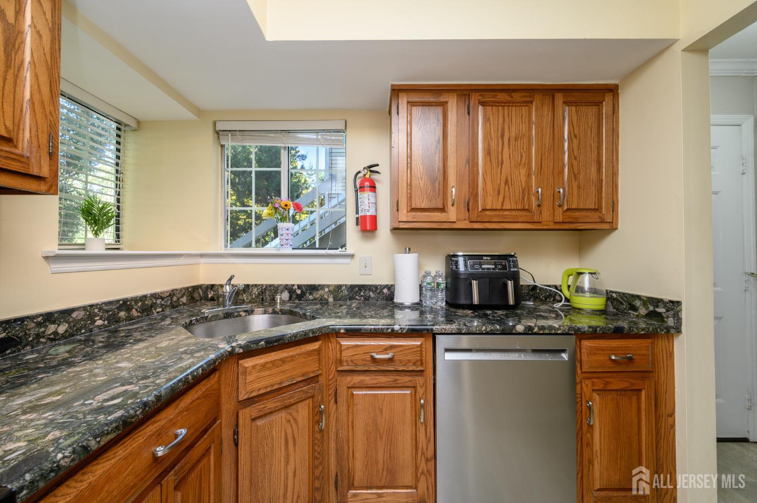 79 Sage Court Bedminster, NJ 07921 - Photo 12 of 25