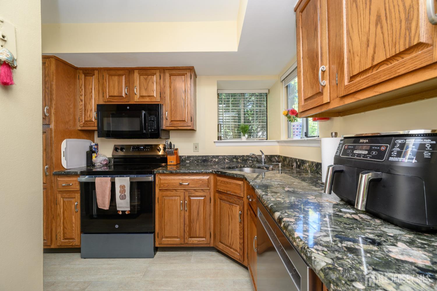 79 Sage Court Bedminster, NJ 07921 - Photo 8 of 25