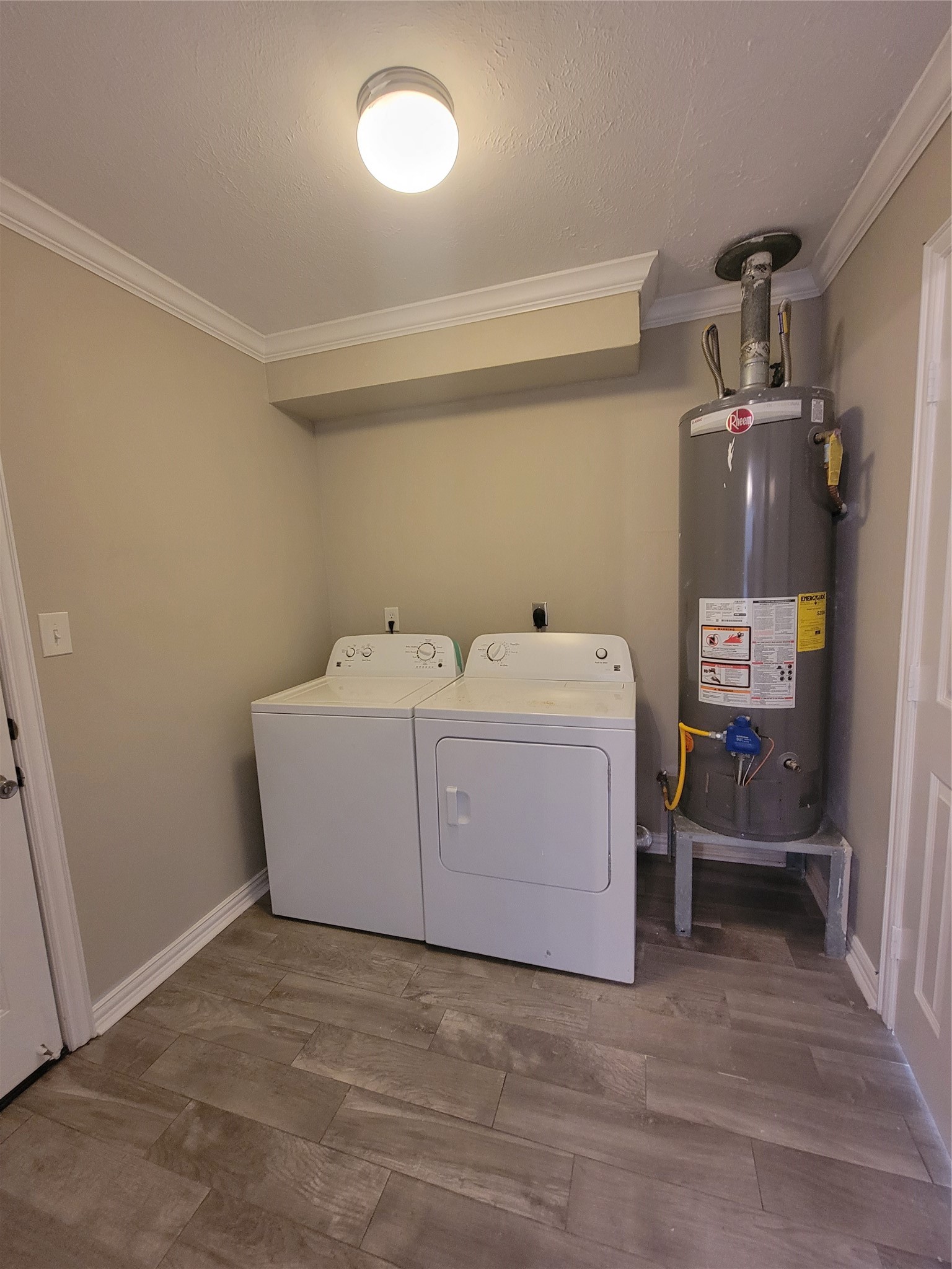 4015 Chapel Square Drive Spring, TX 77388 - Photo 14 of 27 This laundry room comes with a washer and dryer included